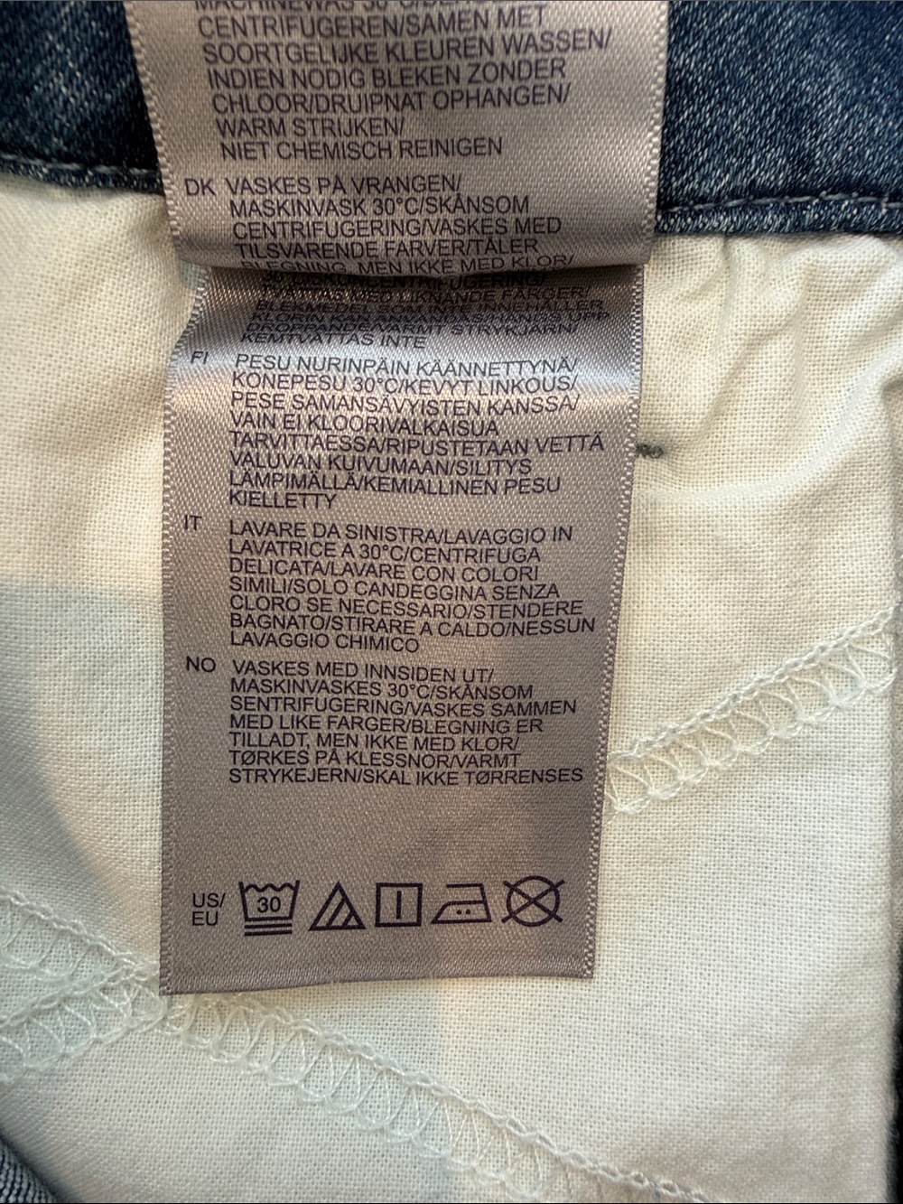 NYDJ Patchie Major Wide Leg Capri Jeans
- Compass - Size 2 - Picture 11 of 12
